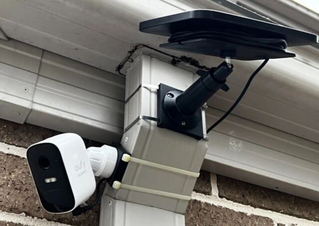 EufyCam 2C Flat Mount (Solar or Flat Cable Tie)