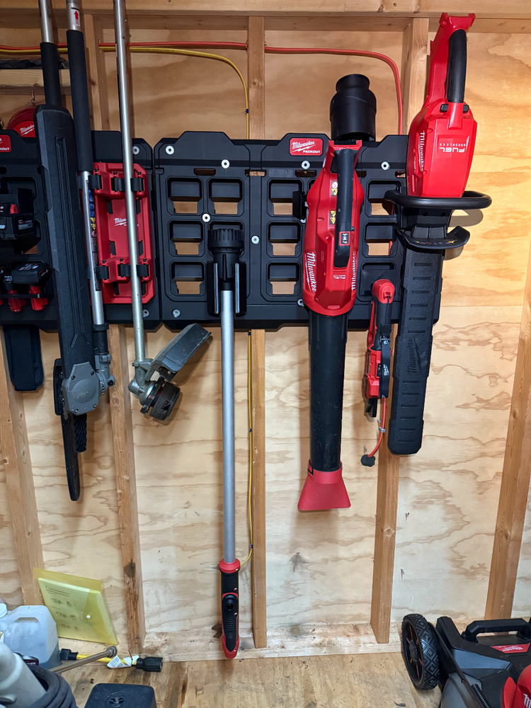 Milwaukee M12 Stick Pump PACKOUT Wall Mount